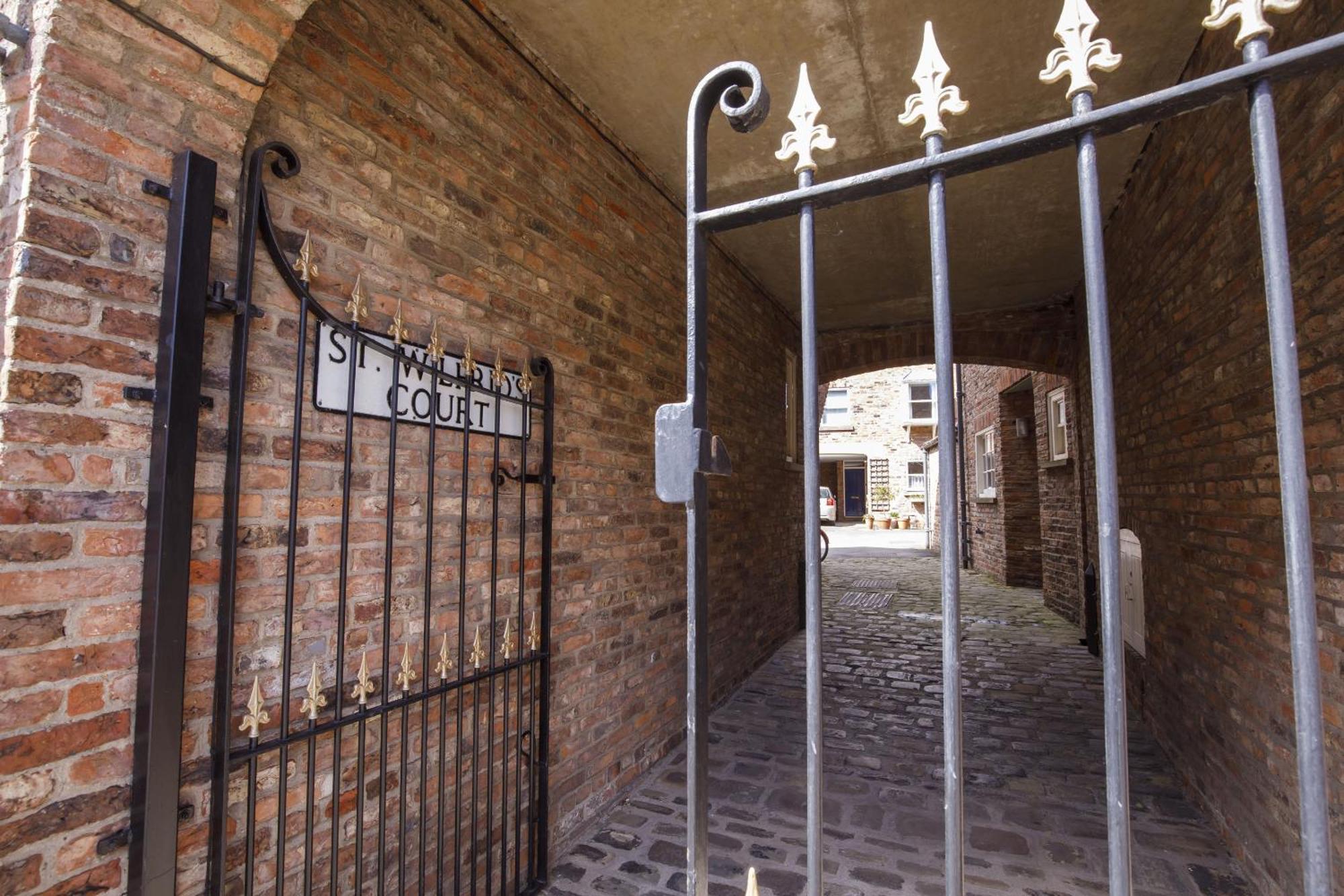 St Wilfrid'S Court Villa ยอร์ค ภายนอก รูปภาพ