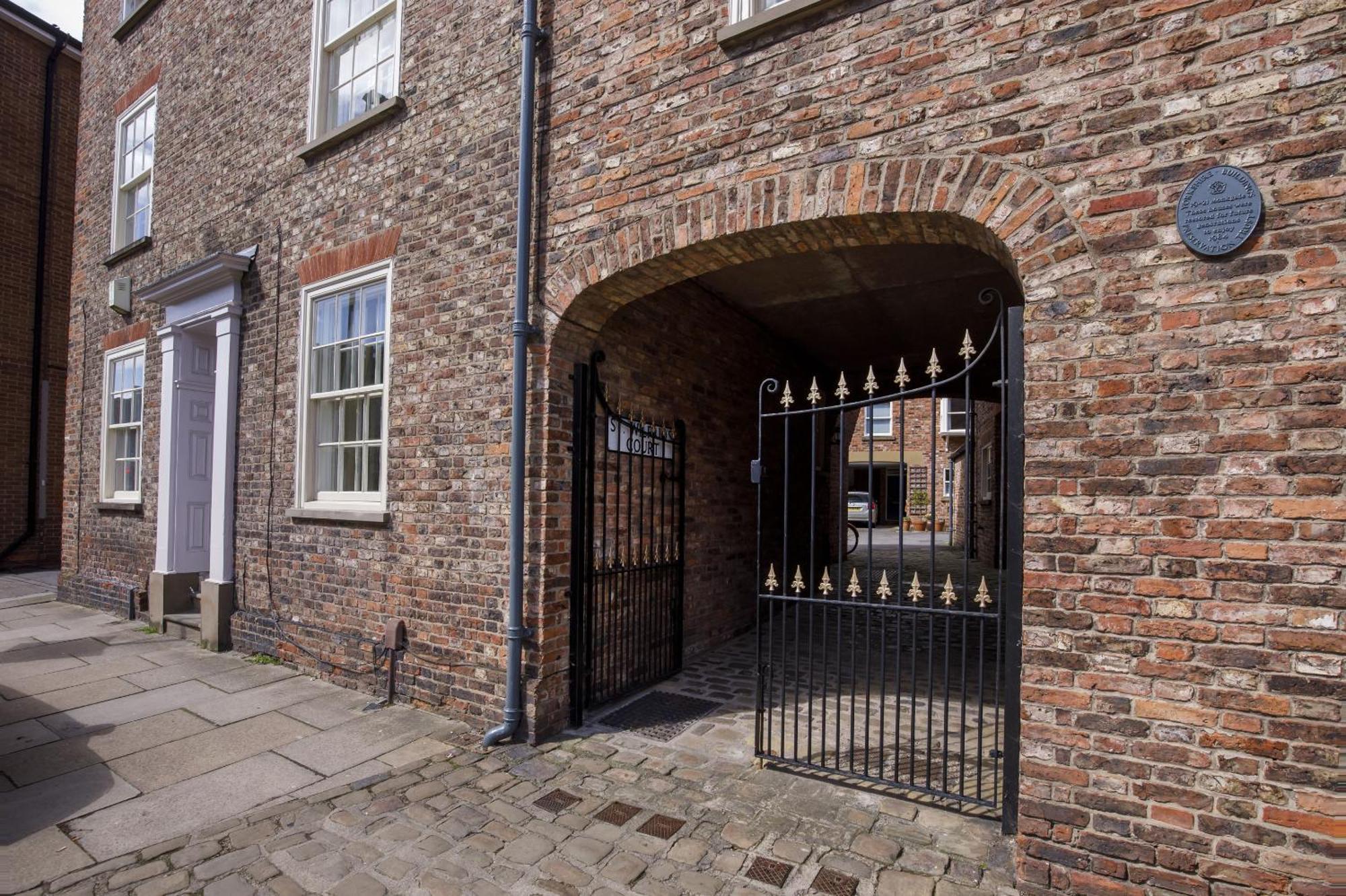St Wilfrid'S Court Villa ยอร์ค ภายนอก รูปภาพ