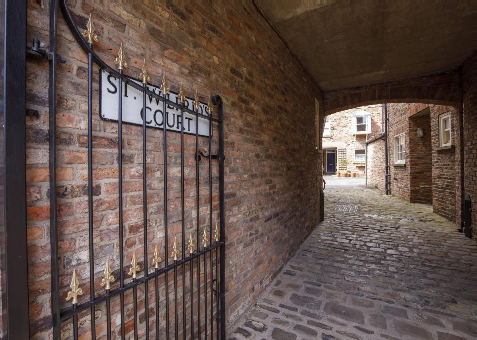St Wilfrid'S Court Villa ยอร์ค ภายนอก รูปภาพ